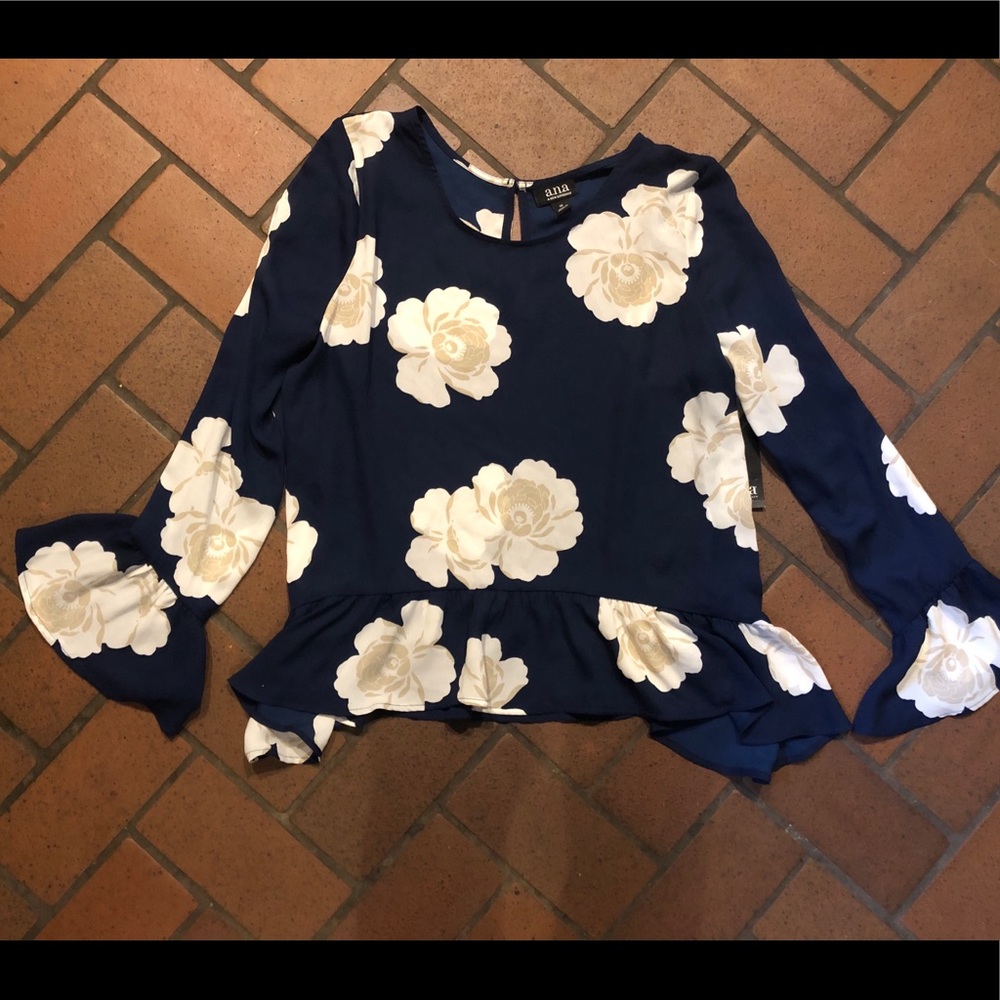 BNWT belle sleeve flare bottom top